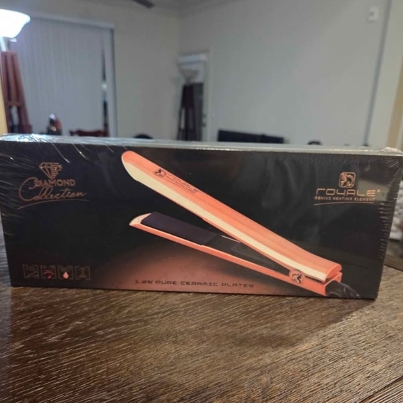Royale Other - NWB - Diamond Collection Hair Straightner